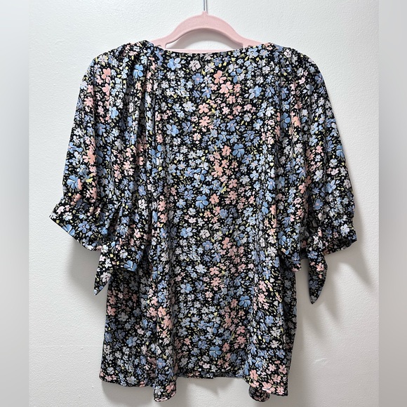 LC Lauren Conrad V-Neck Button-Front Blouse - Picture 4 of 10